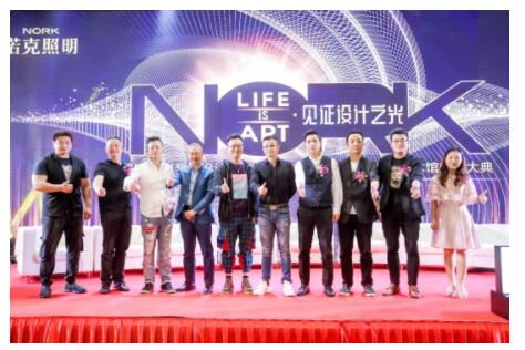 設計師現(xiàn)場合照 設計師現(xiàn)場合照